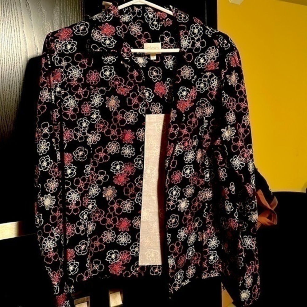 Elegant Cleo Floral Blazer - Picture 1 of 3